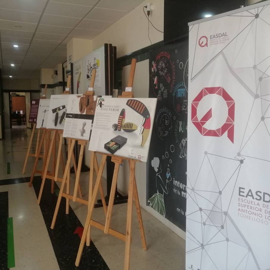 EXPOSICI&Oacute;N ITINERANTE GRADO DISE&Ntilde;O DE PRODUCTO EN EL IES MODESTO NAVARRO, LA SOLANA