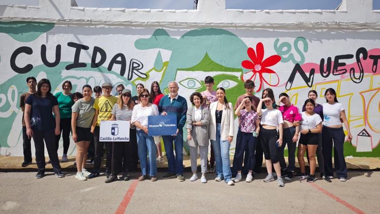 Manos Unidas y la EASDAL comparten el proyecto de un mural que aboga por cuidar el agua