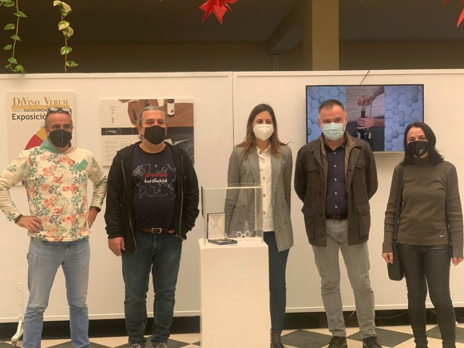 INAUGURACI&Oacute;N DE LA EXPOSICI&Oacute;N DE LOS TRABAJOS SELECCIONADOS DEL I CONCURSO DE DISE&Ntilde;O DE PRODUCTO DIVINO VERUM