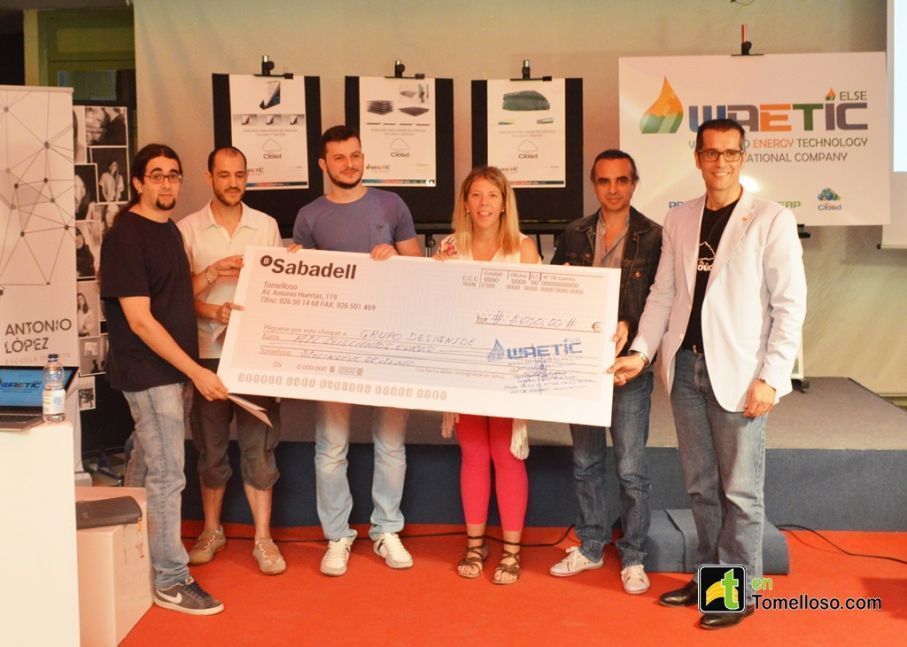 La empresa WAETIC entrega los premios de dise&ntilde;o del producto TuCloud en la Escuela de Arte de Tomelloso