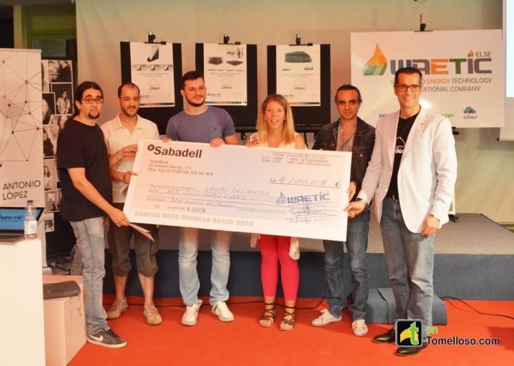 La empresa WAETIC entrega los premios de dise&ntilde;o del producto TuCloud en la Escuela de Arte de Tomelloso