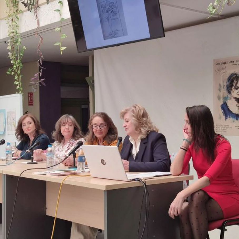 Celebrando el d&iacute;a del libro con Natividad Cepeda, Mar&iacute;a Jes&uacute;s Mart&iacute;nez, Pilar Jim&eacute;nez y Marisol Acedo.