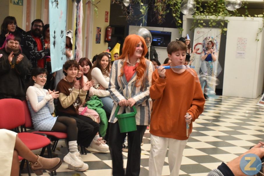 "El Mar" y desfile del I Concurso de disfraces de carnaval 2023 de la EASDAL